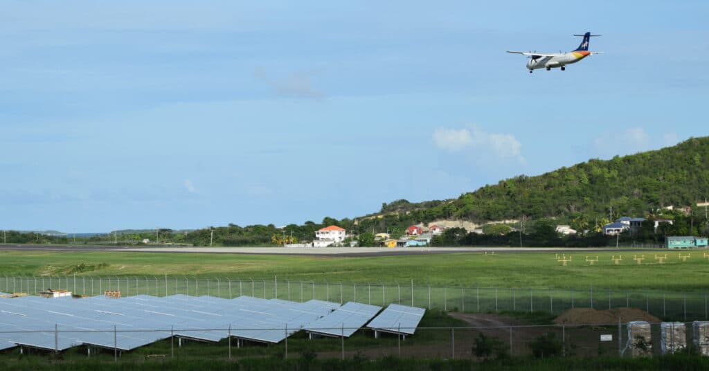 ThemeecoGroup-airport-solar-panels